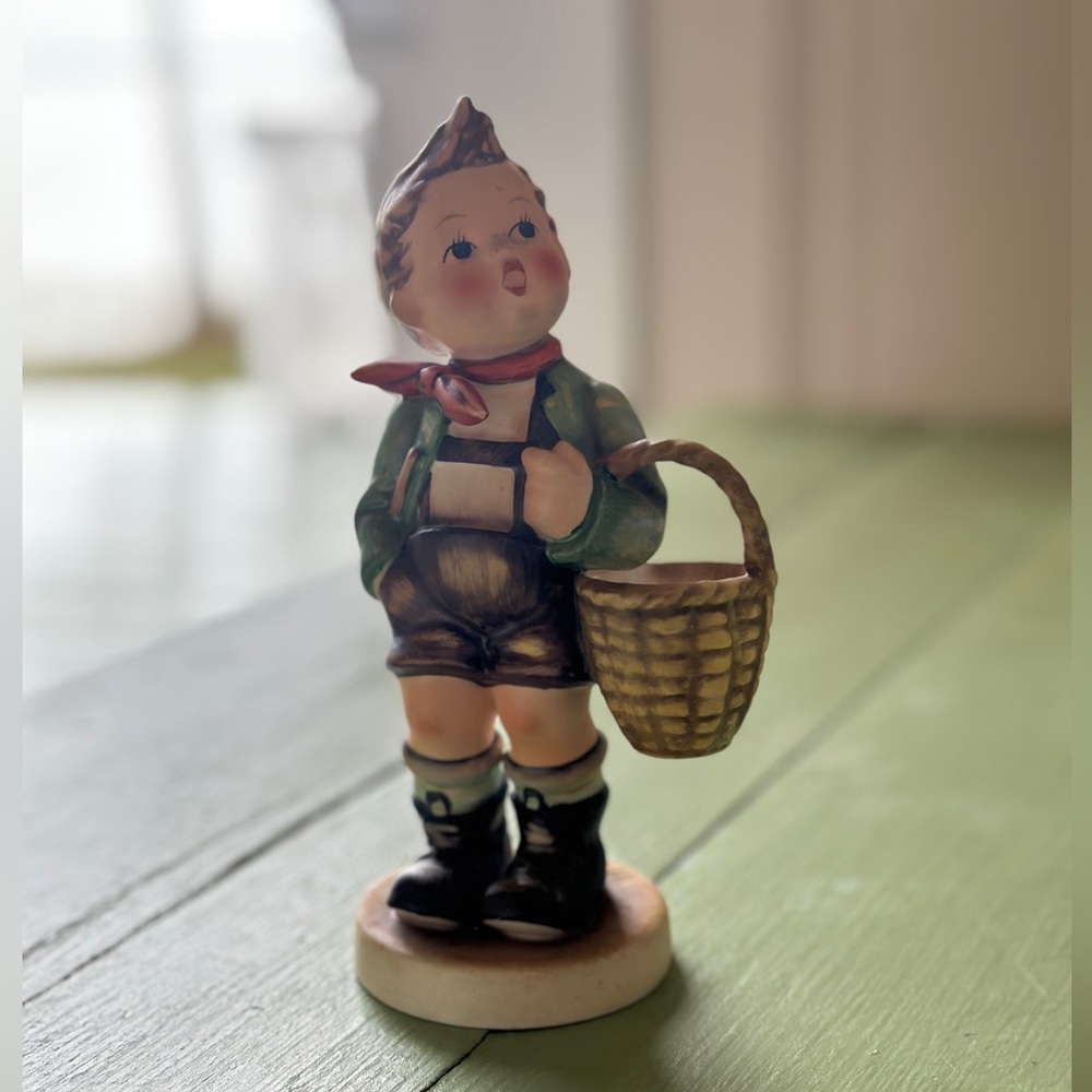 Hummel figurine Little Hiker TMK6 W.Germany Goebel